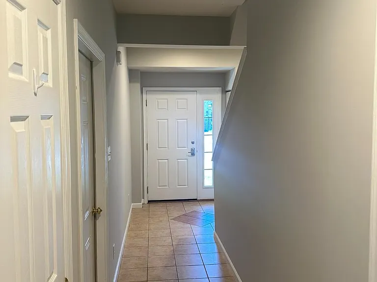 250 Meriweather Dr — Photo 2