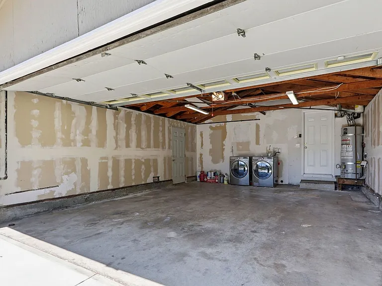 4737 Regina Way — Photo 11
