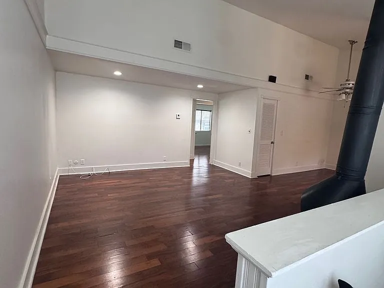 5321 Colodny Dr #8 — Photo 3