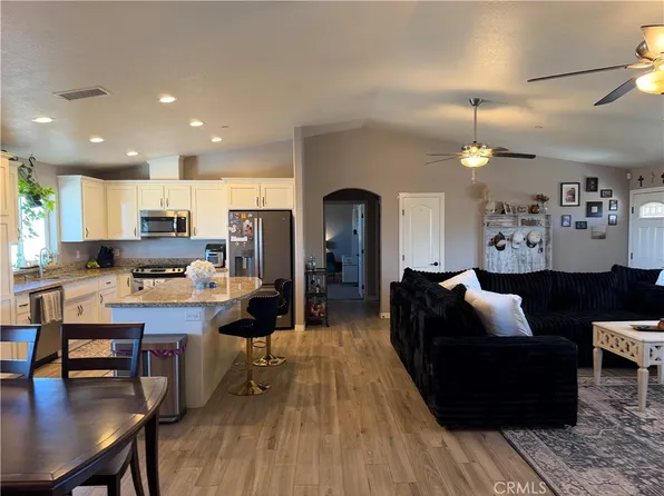 5824 White Fox Trl, Phelan, CA 92371