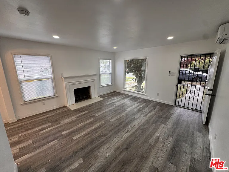 3260 Oregon Ave — Photo 2