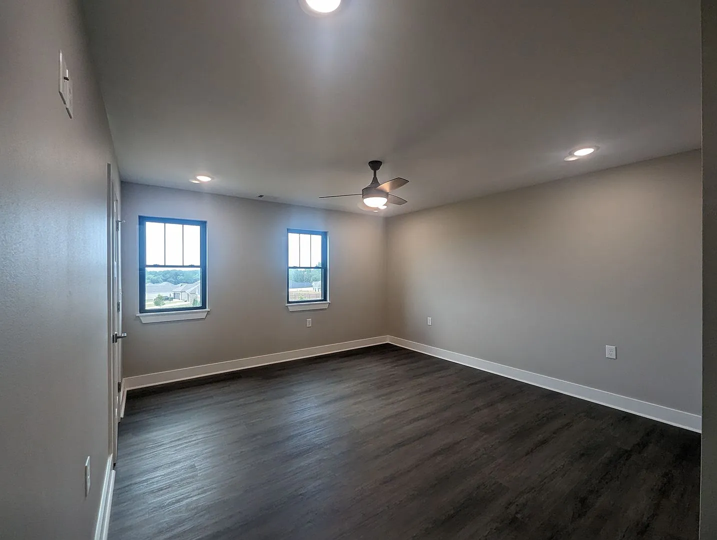 3 Bedroom/2 Bathroom Townhouse Southside — Photo 4