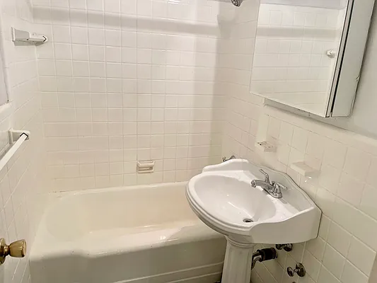 Rented by Peter Ashe | media 11