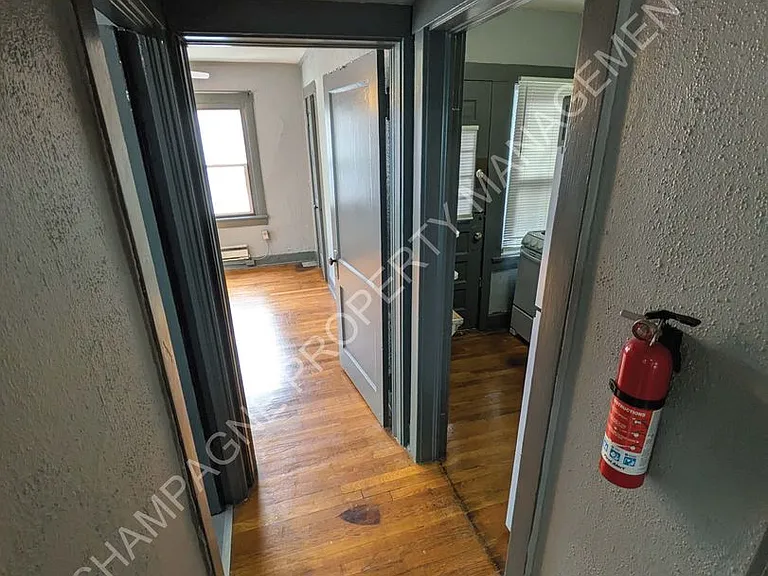 1123-1125 W 40th St — Photo 9