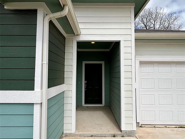 11908 Saddle Rock Dr — Photo 2