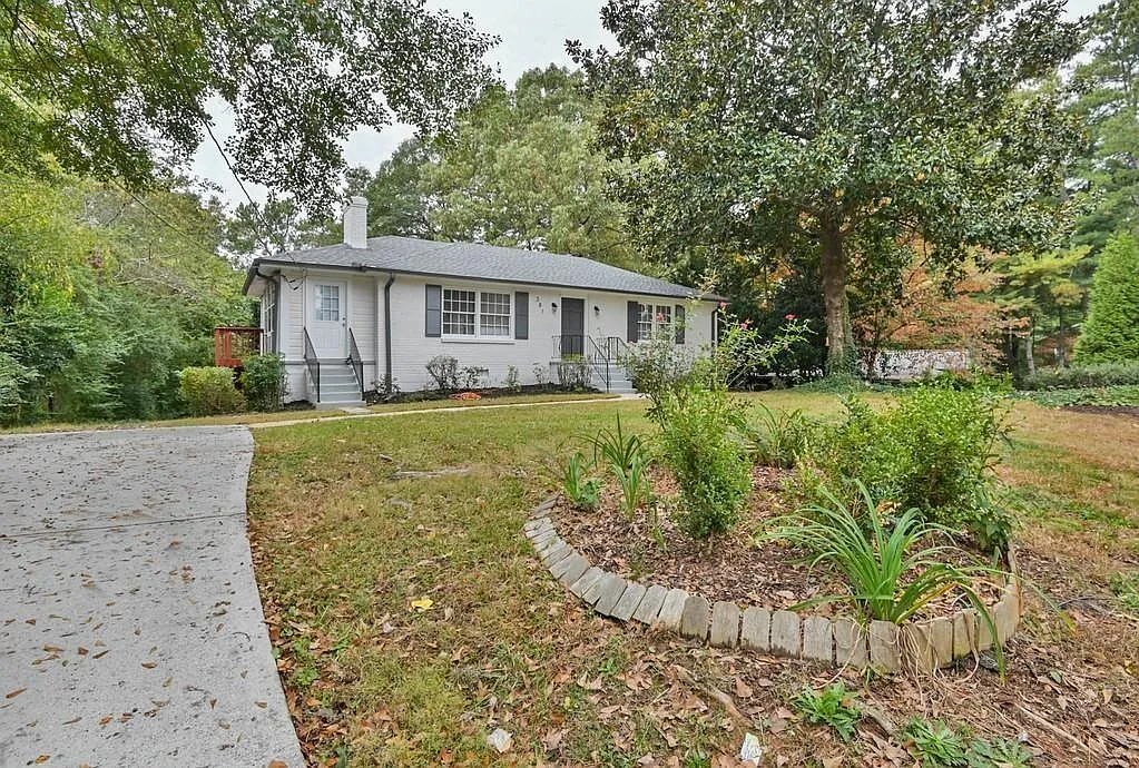 Building Photo - 381 Hilderbrand Dr