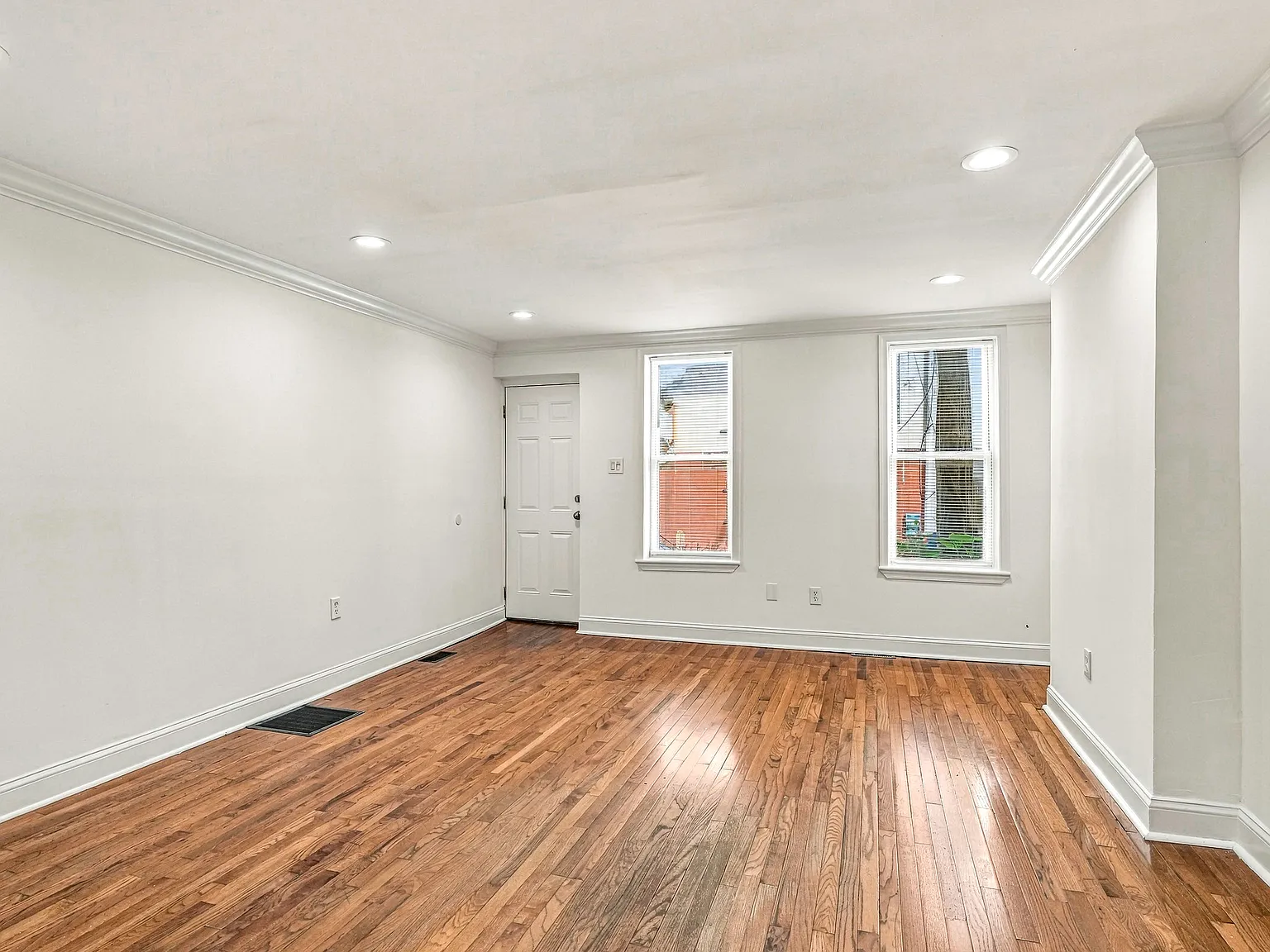 4 bed, 2.5 bath, 1600 sqft, $2,600 — Photo 4
