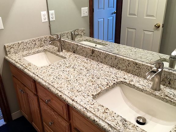 2nd Upstairs Full Bathroom