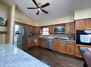 2810 Oregon Ln, Manhattan, KS 66502