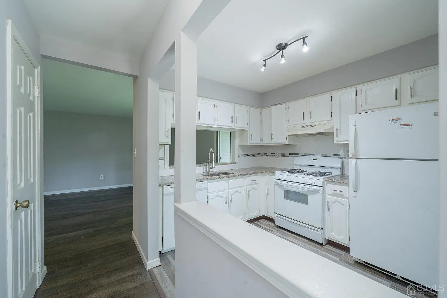 1 bed, 1.0 bath, $2,100 — Photo 3