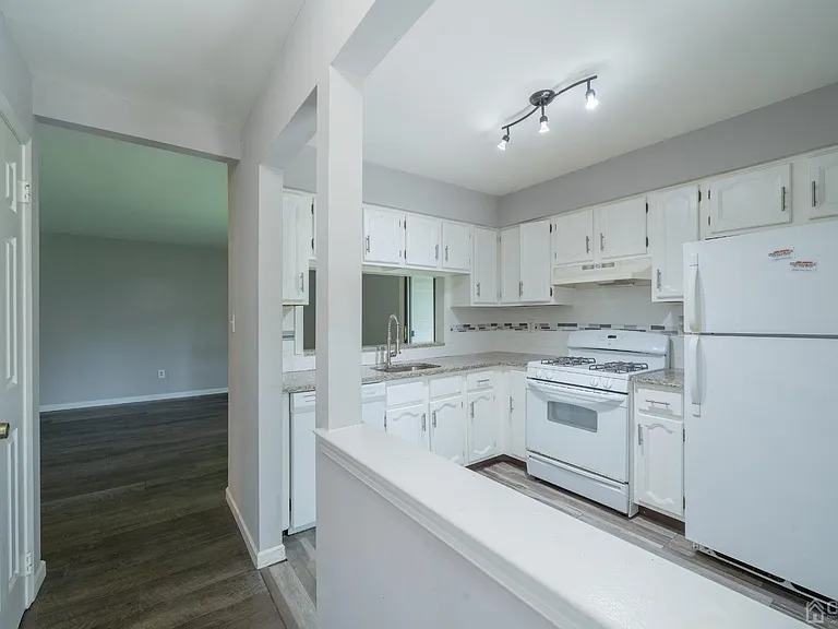 1612 Woodbridge Commons Way — Photo 3
