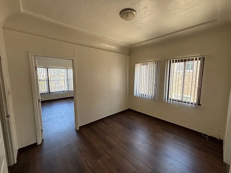 920 Spence St — Photo 5
