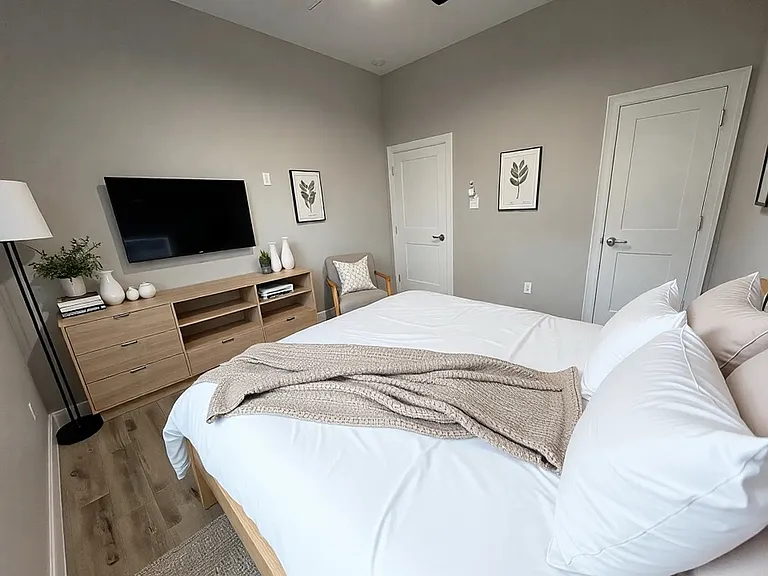 2nd bedroom
