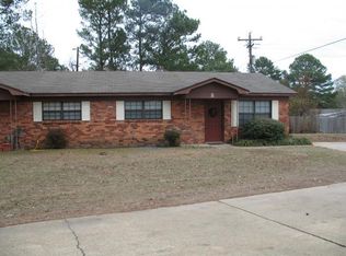 120 Skyland Dr #B, Meridian, MS 39301