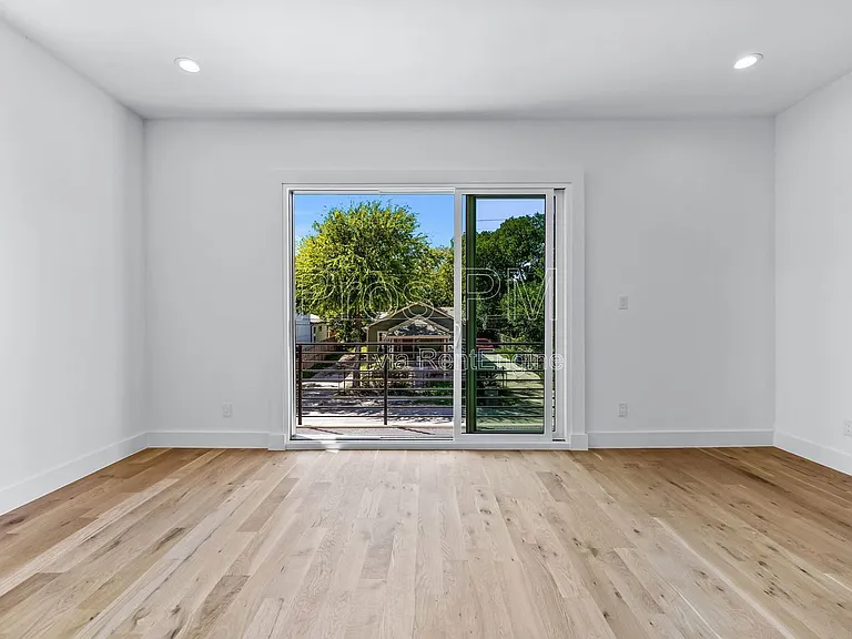 410 Avenue L #B — Photo 14