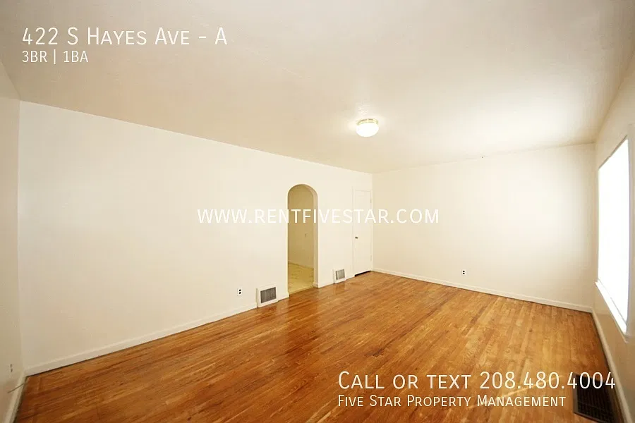 Beautiful Upstairs Apartment Near Downtown Pocatello! — Photo 2