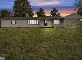 7 Crescent Dr, New Cumberland, PA 17070