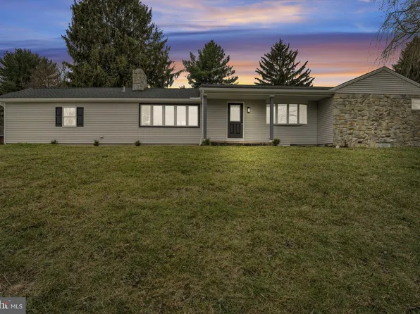 7 Crescent Dr, New Cumberland, PA 17070