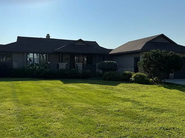 839 River Dr, Princeton, IA 52768