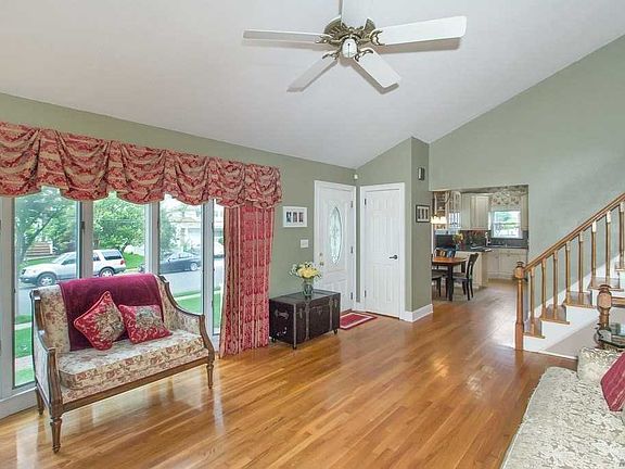 3rd image of 28 Tidewater Ave