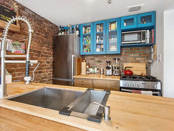 4th image of 173 Hicks St APT 6A
