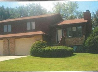 1958 S Ridge Dr, Coralville, IA 52241