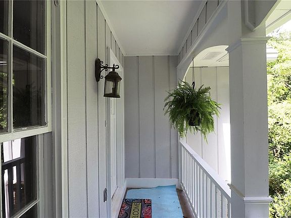 3rd image of 1579 Briarwood Ln
