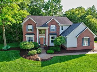 9589 Wellington Ct, Clarkston, MI 48348