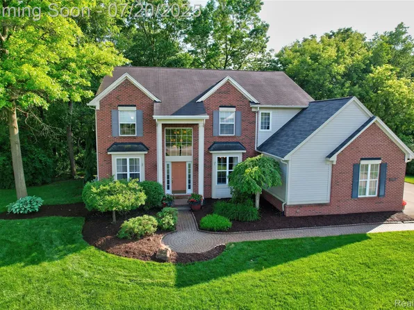 9589 Wellington Ct, Clarkston, MI 48348