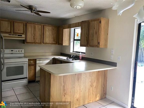 4th image of 1056 NE 33rd St