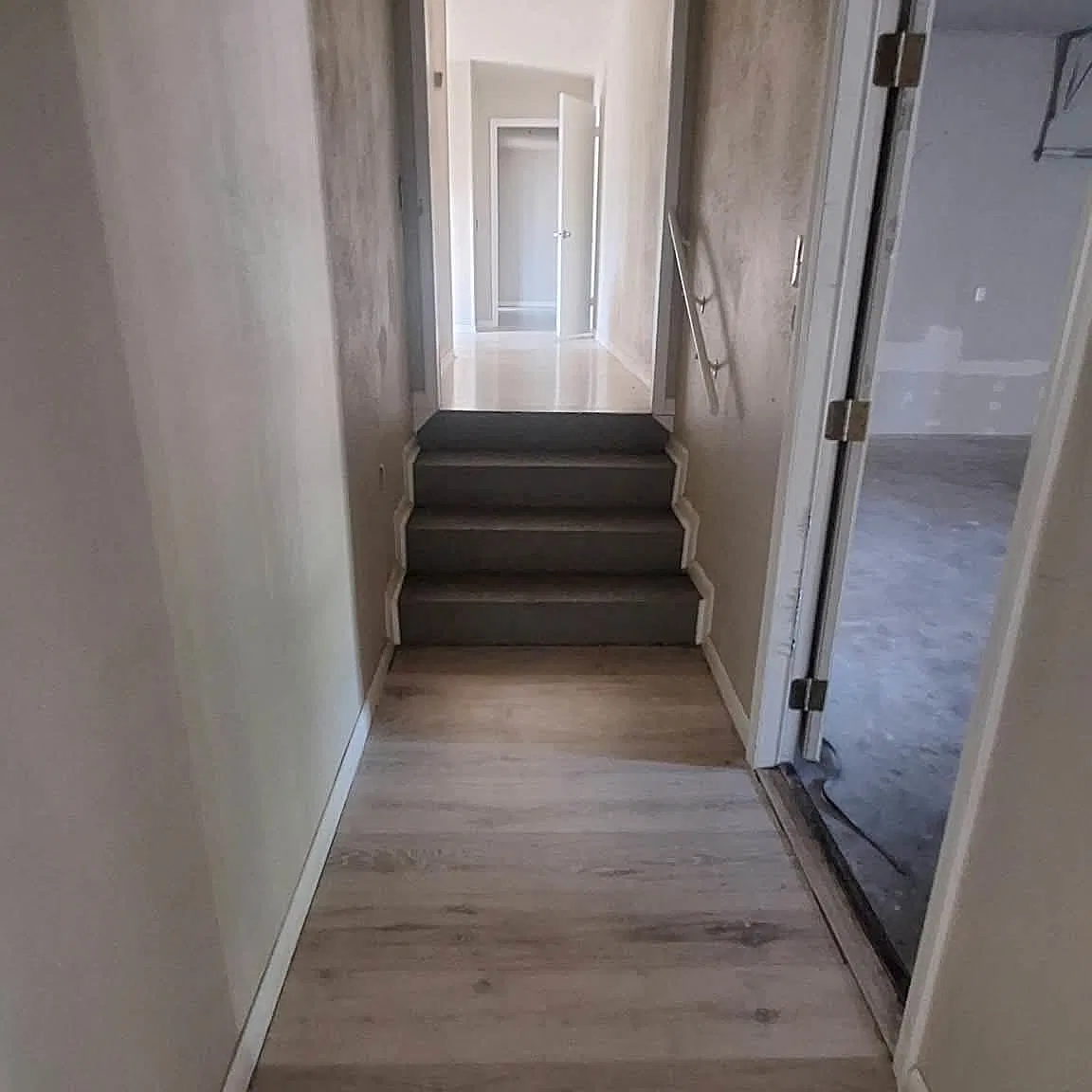 5 bed, 2.0 bath, 2698 sqft, $2,200 — Photo 4