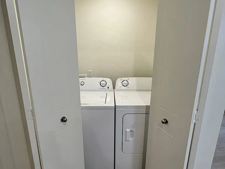 Lexington Sky Apartments — Photo 10