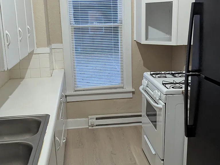 121 Saratoga St #1 — Photo 5