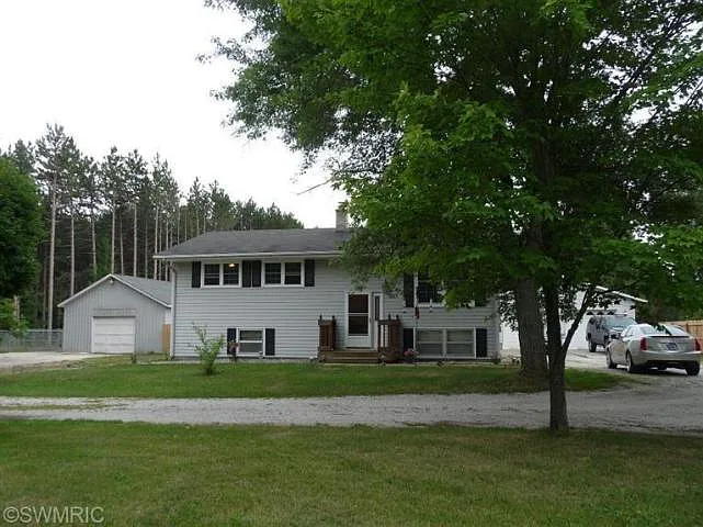 7685 Heights Ravenna Rd photo 1