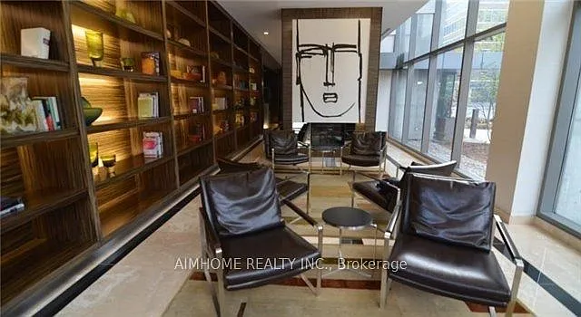 38 Grenville St #905 — Photo 4