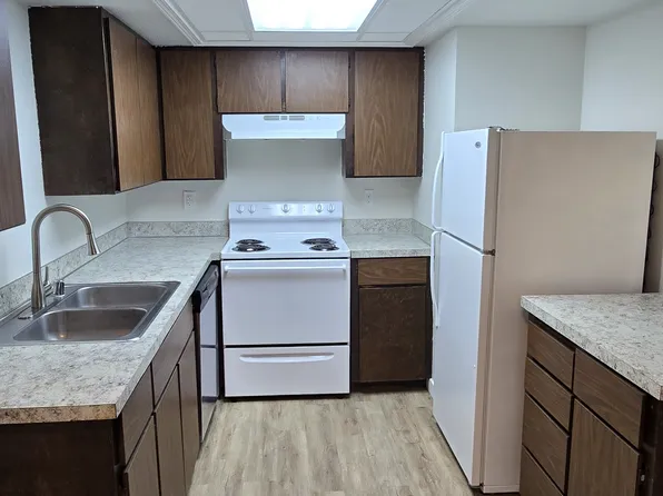 Hunter Square, 2324 Hood Ave #7, Richland, WA 99354