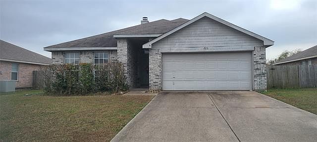1st image of 725 Mackenzi Dr