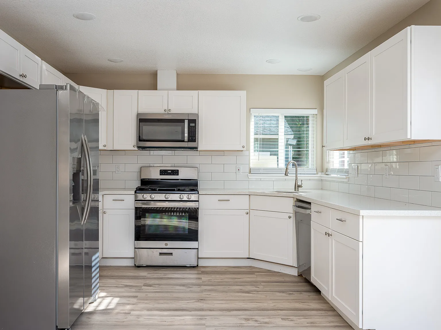 15229 E Burnside St — Photo 4