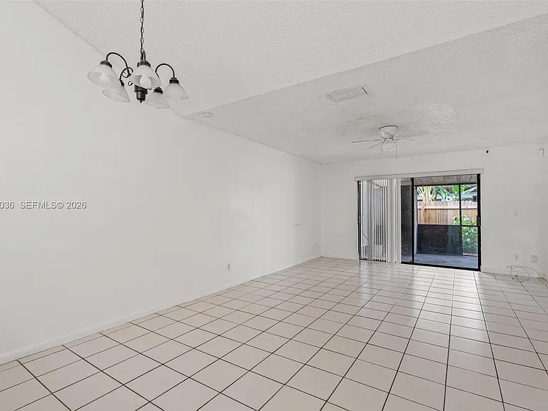 6916 SW 37th St — Photo 3