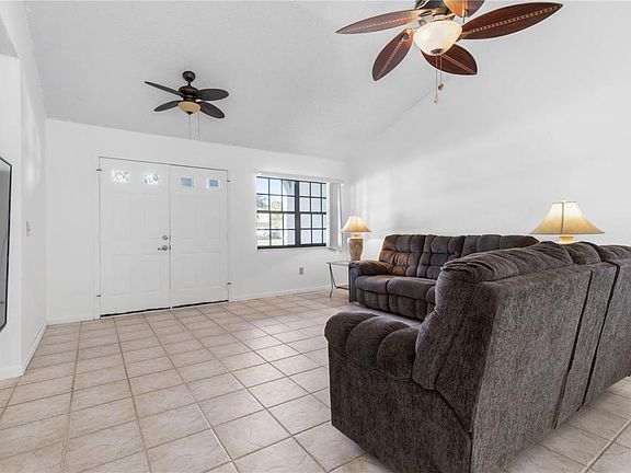 3rd image of 7 Windmill Pl