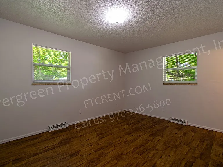 2439 Clearview Ave — Photo 11