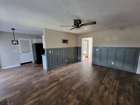 Living Room - TV MOUNT STAYS for Tenant