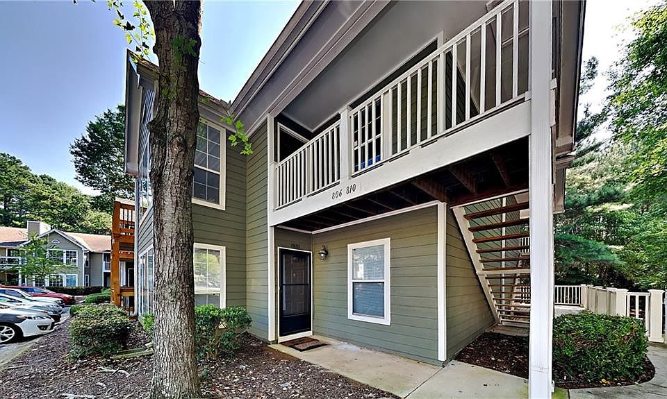1st image of 810 Berkeley Woods Dr