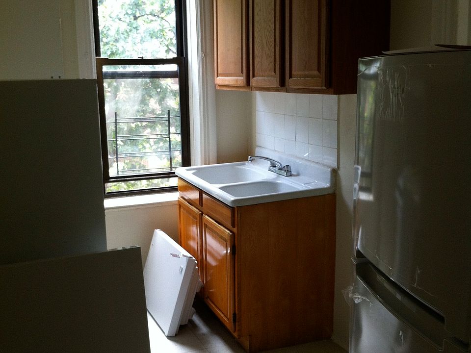 2nd image of 190 E 21st St APT 5B