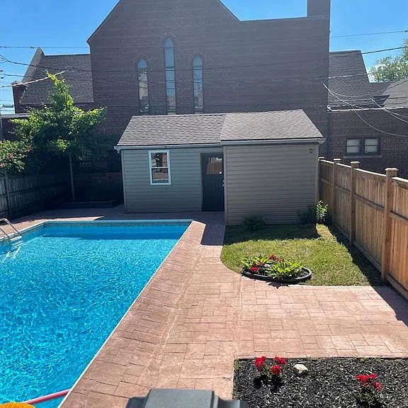 1677 Victoria Ave — Photo 38
