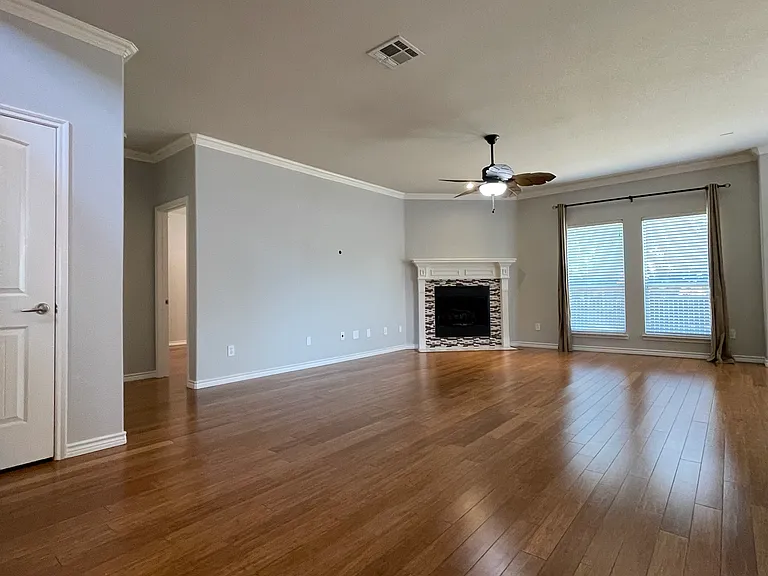 11921 Kingsville Dr — Photo 28