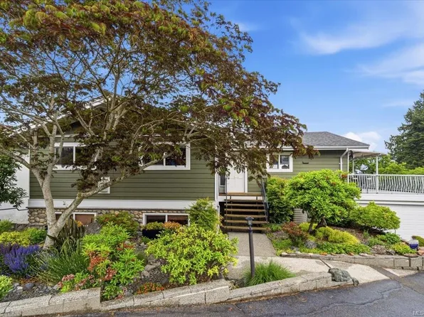 2820 Cosgrove Cres, Nanaimo, BC V9S 3P6