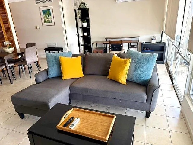 1 bed, 1.0 bath, 770 sqft, $1,650 — Photo 2