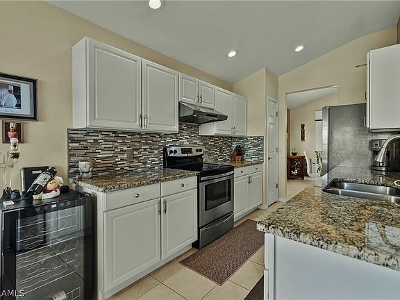 5th image of 10006 Majestic Ave