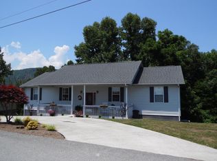 408 Perkins Ln, Jacksboro, TN 37757